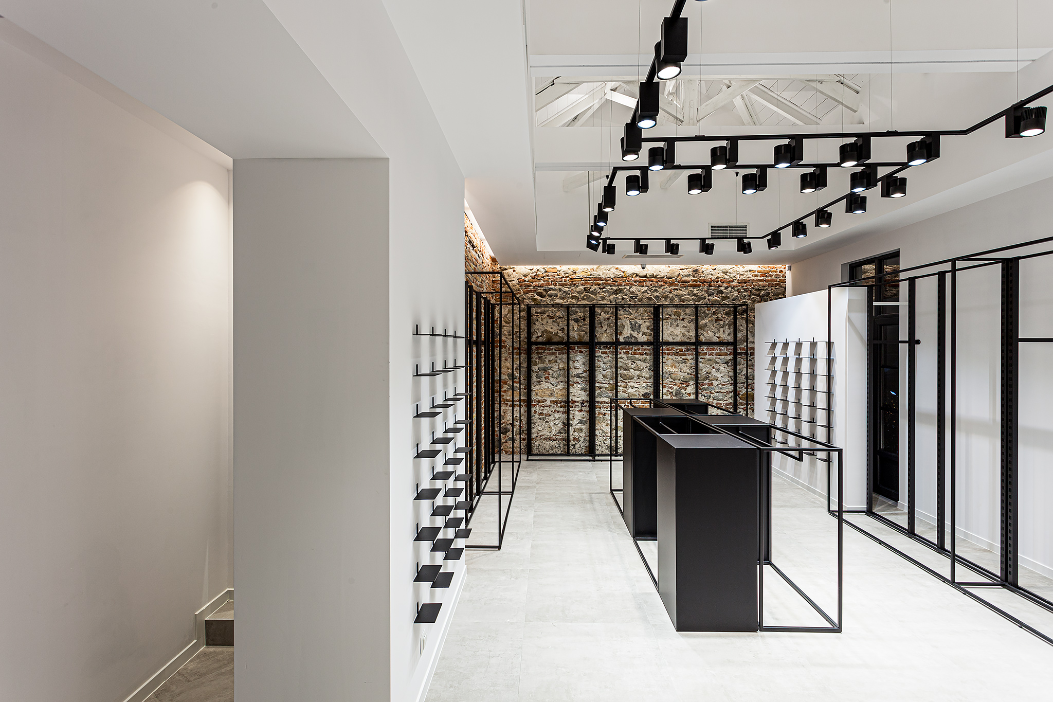 希腊 Serres 镇 Step 运动商店室内设计-12