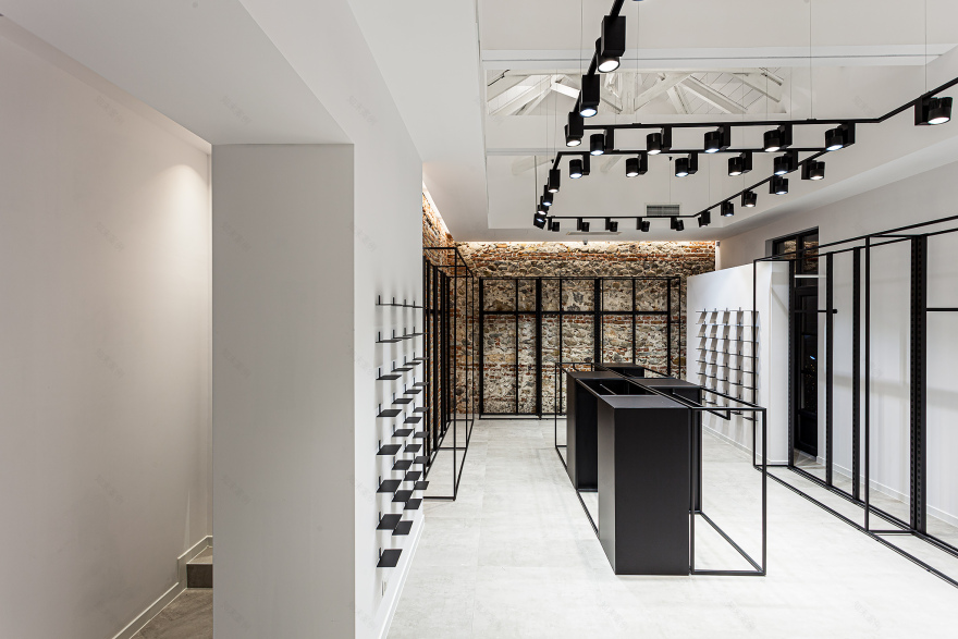 希腊 Serres 镇 Step 运动商店室内设计-12