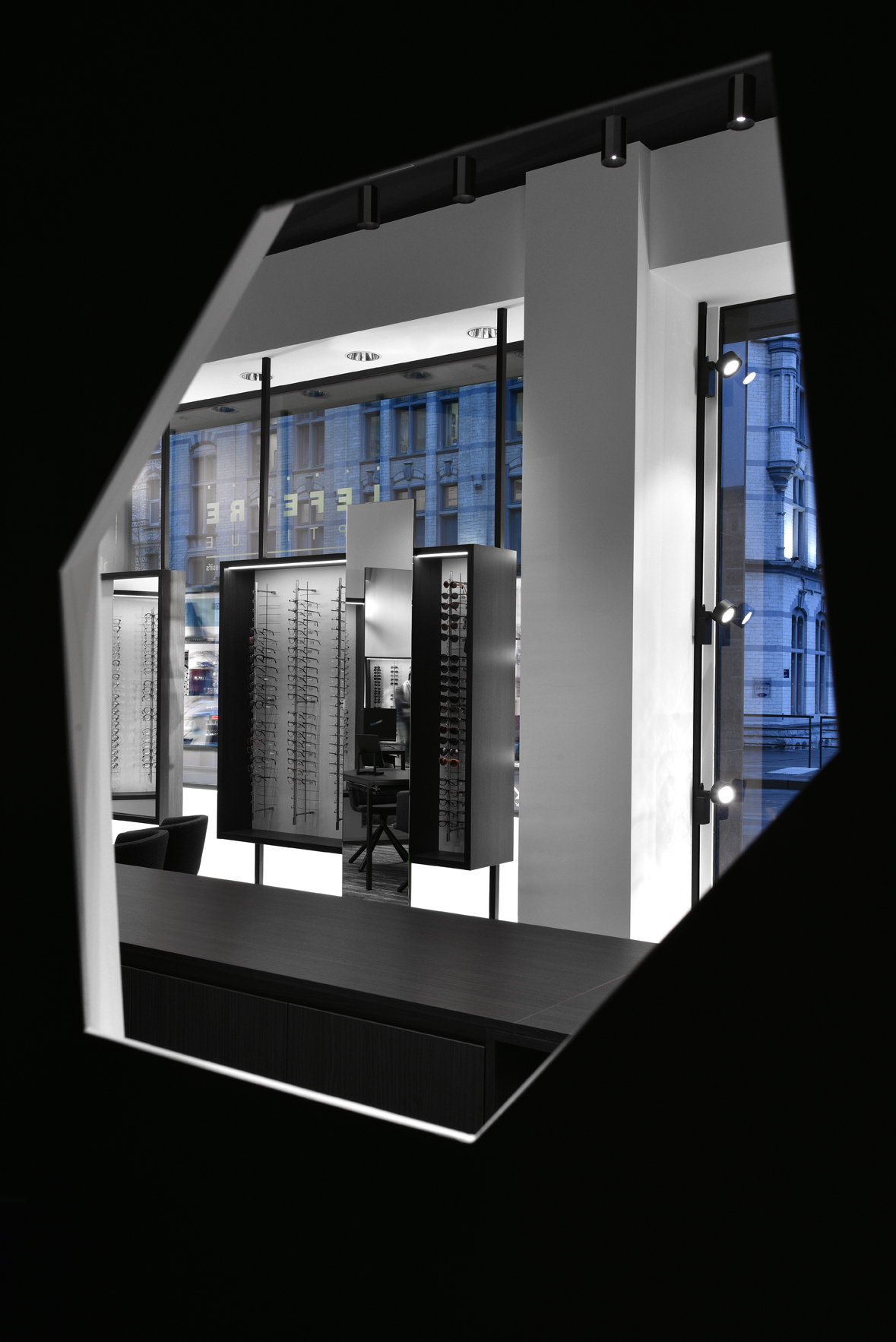 家族传奇品牌 Optique Lefèvre 的现代室内设计之旅-8
