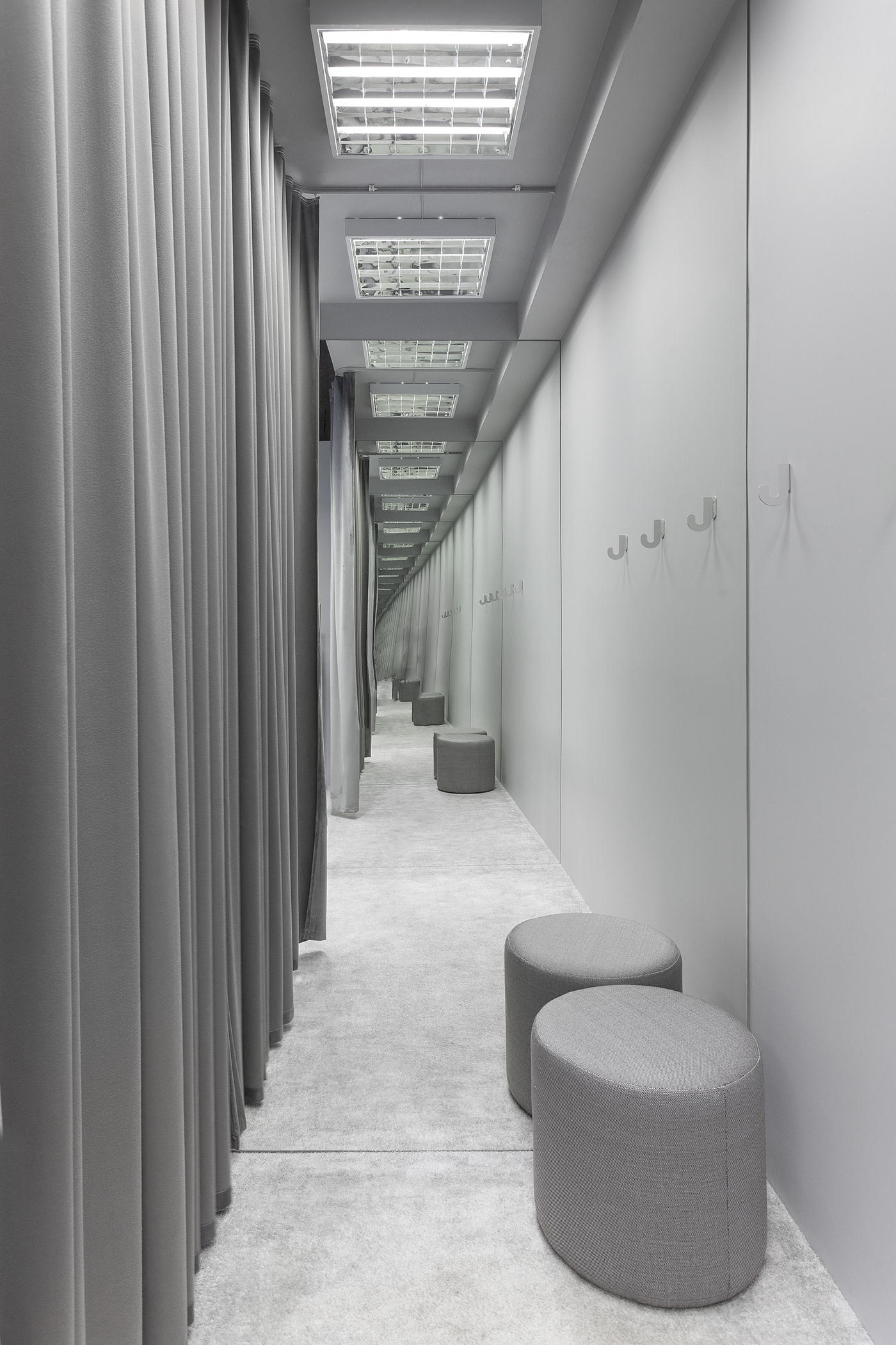 Polina Poludkina丨FABLE丨服装店设计-13