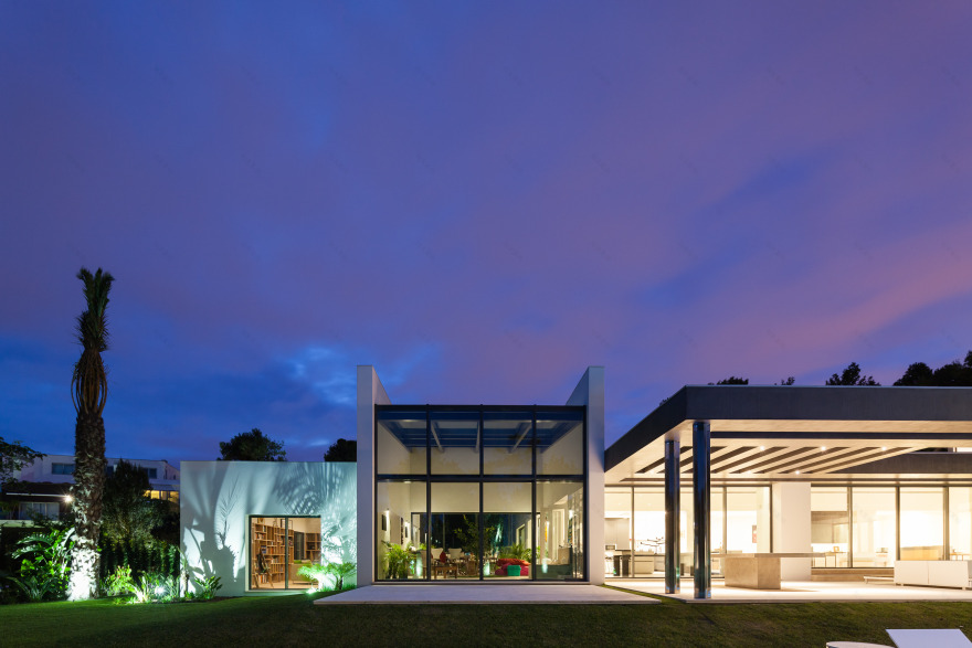 葡萄牙别墅和谐重生,室内外空间完美融合-50