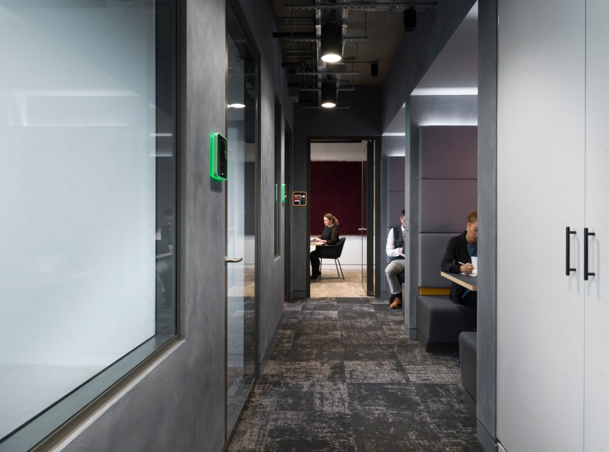 在河畔宅邸沉思-13