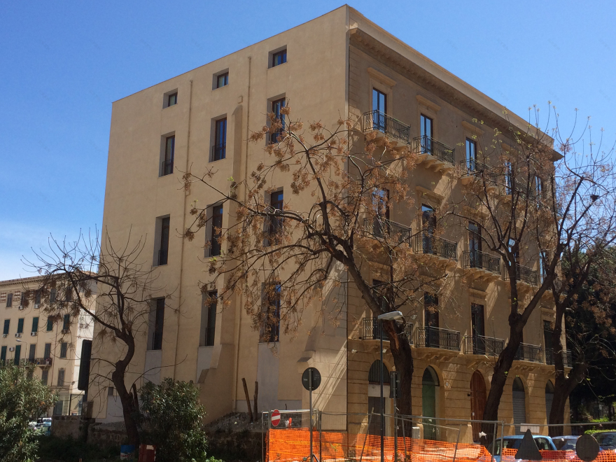 历史与现代交融的“第十三受害者广场”建筑改造-7