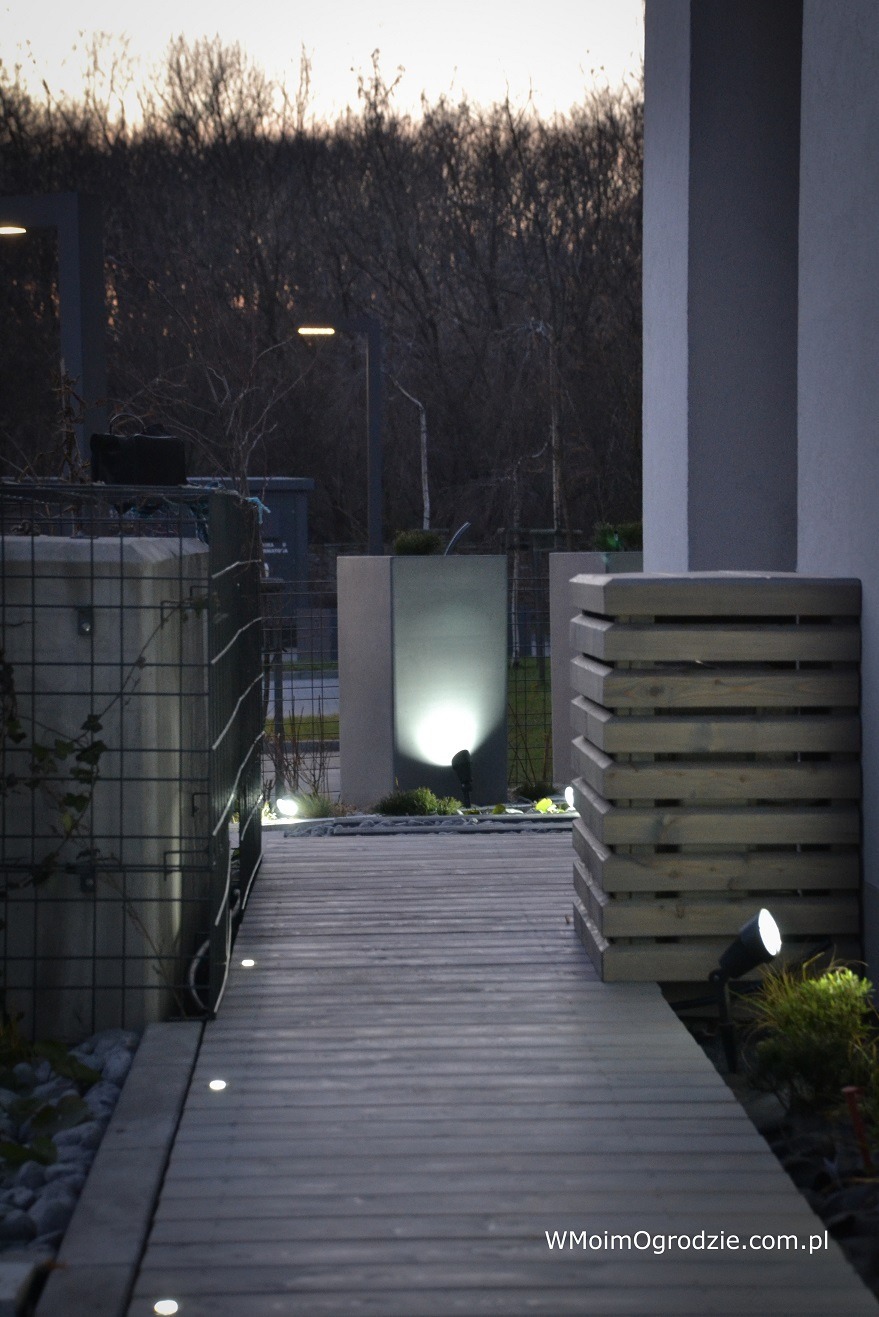 华沙沃拉区的小型屋顶花园-6