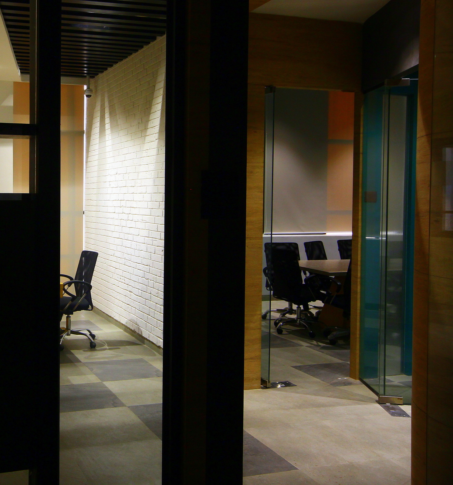 Office Millennium | 旧厂房中的时尚办公空间-6