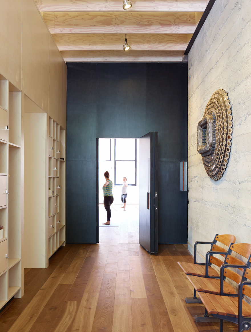 历史建筑中的现代瑜伽空间-4