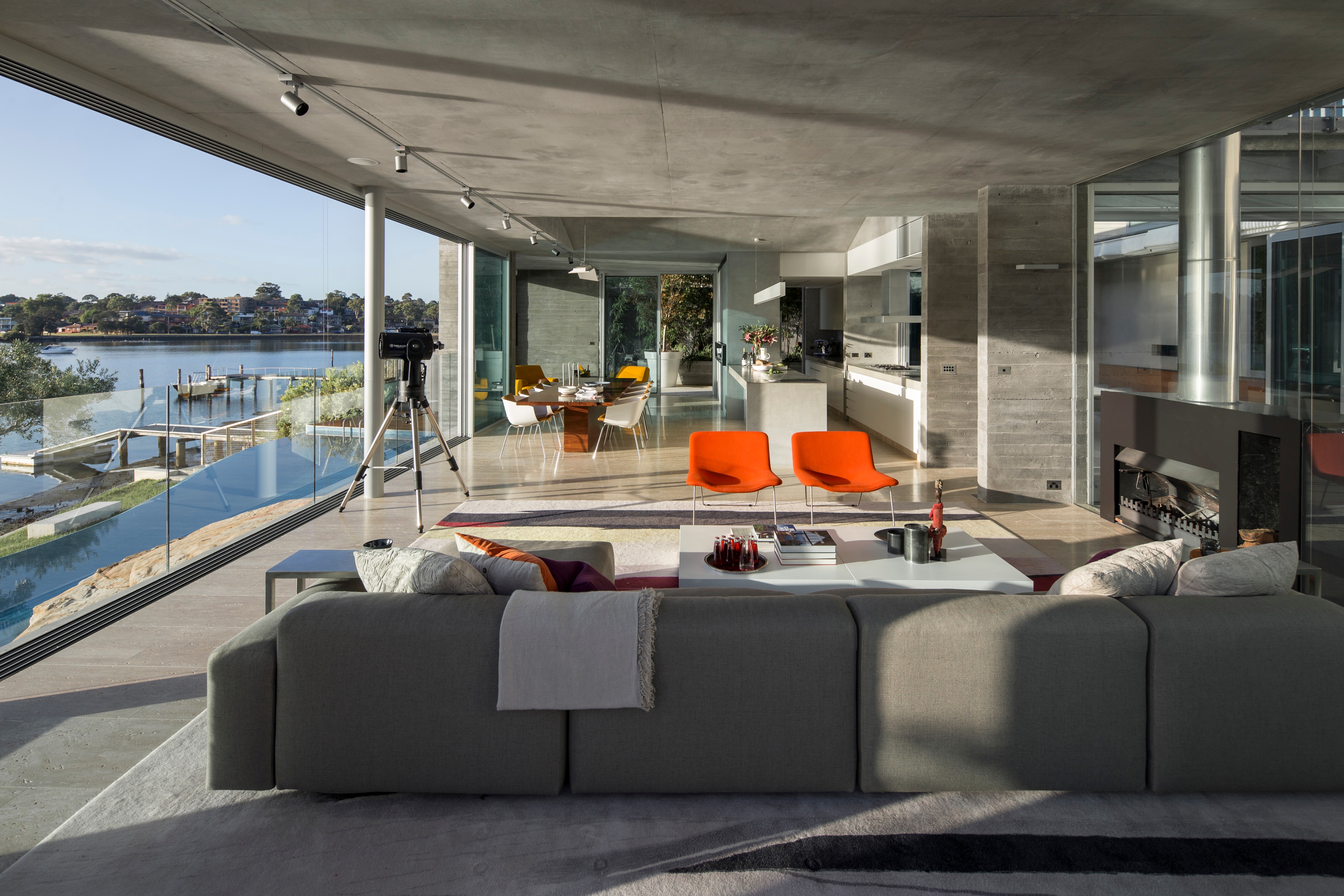 绿意环绕的玻璃别墅——Link House-0