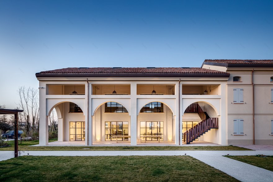 意大利乡村度假别墅现代改造-12