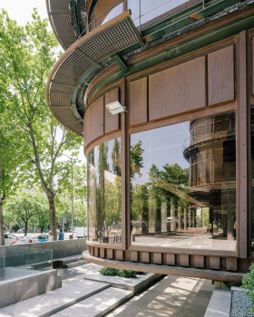 西班牙现代建筑标志 Castellana 81 翻新 室内空间通透