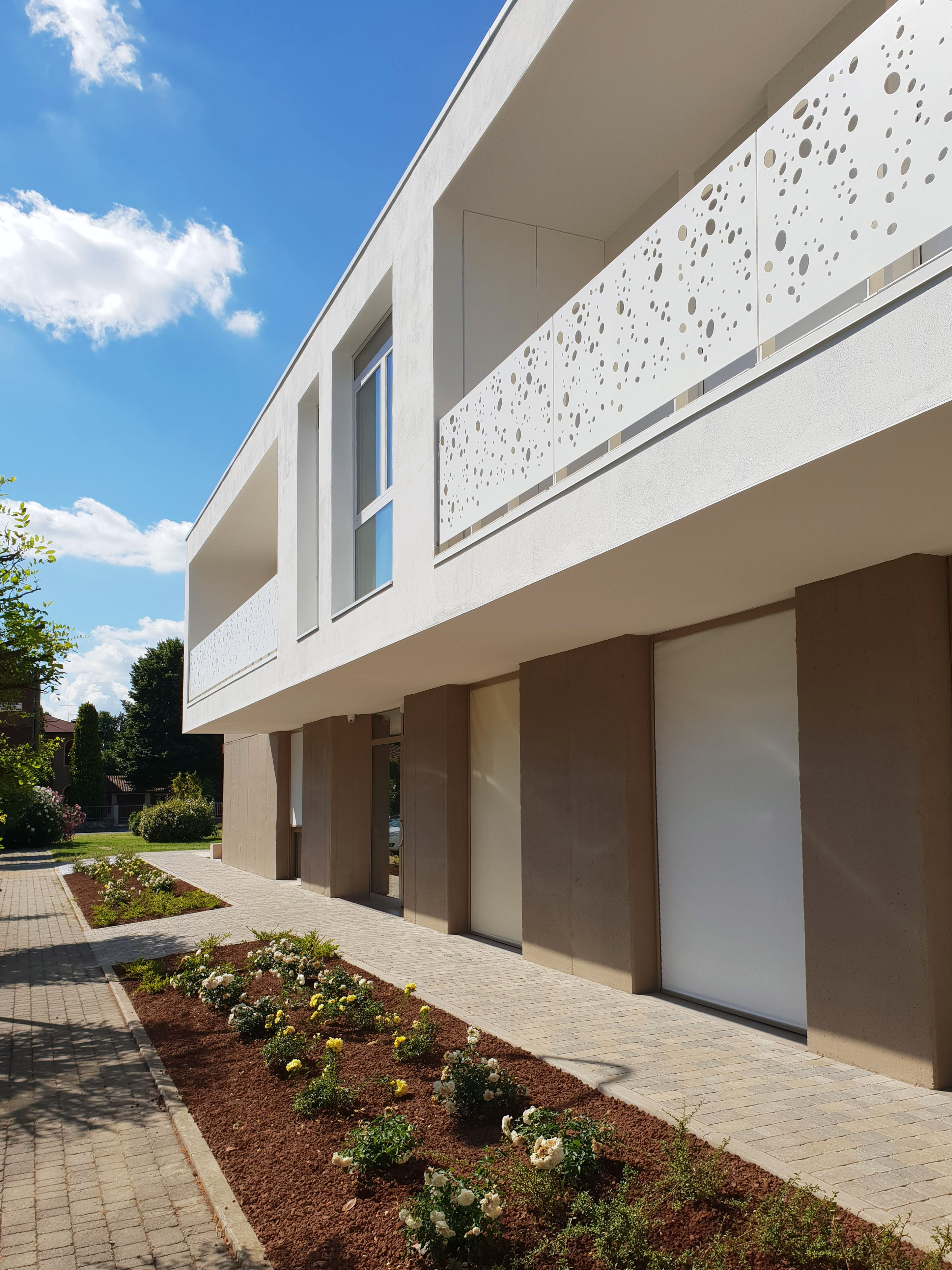 爱心之城堡 · 简约而庄重的社区教堂设计-11