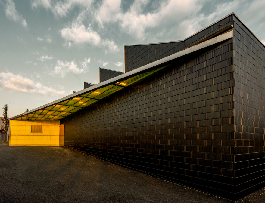 绿色纤维玻璃外墙,打造温馨包容的康复中心-19