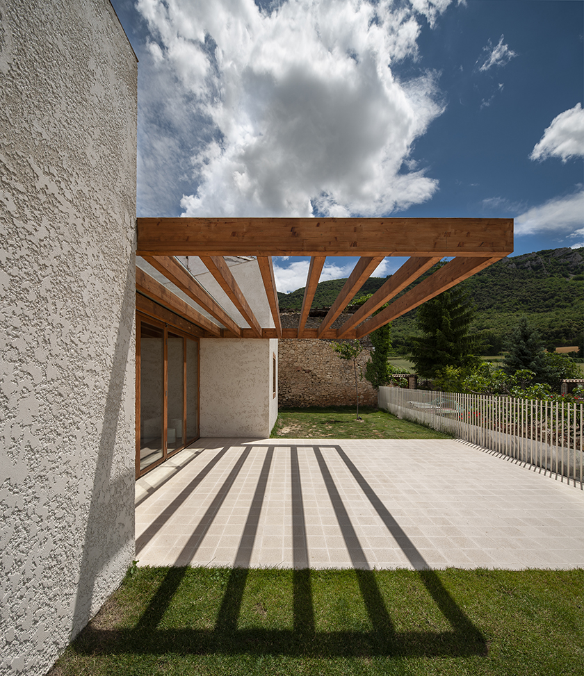 西班牙 Navarra 别墅 Casa S&J,融入自然美景的空间设计-4