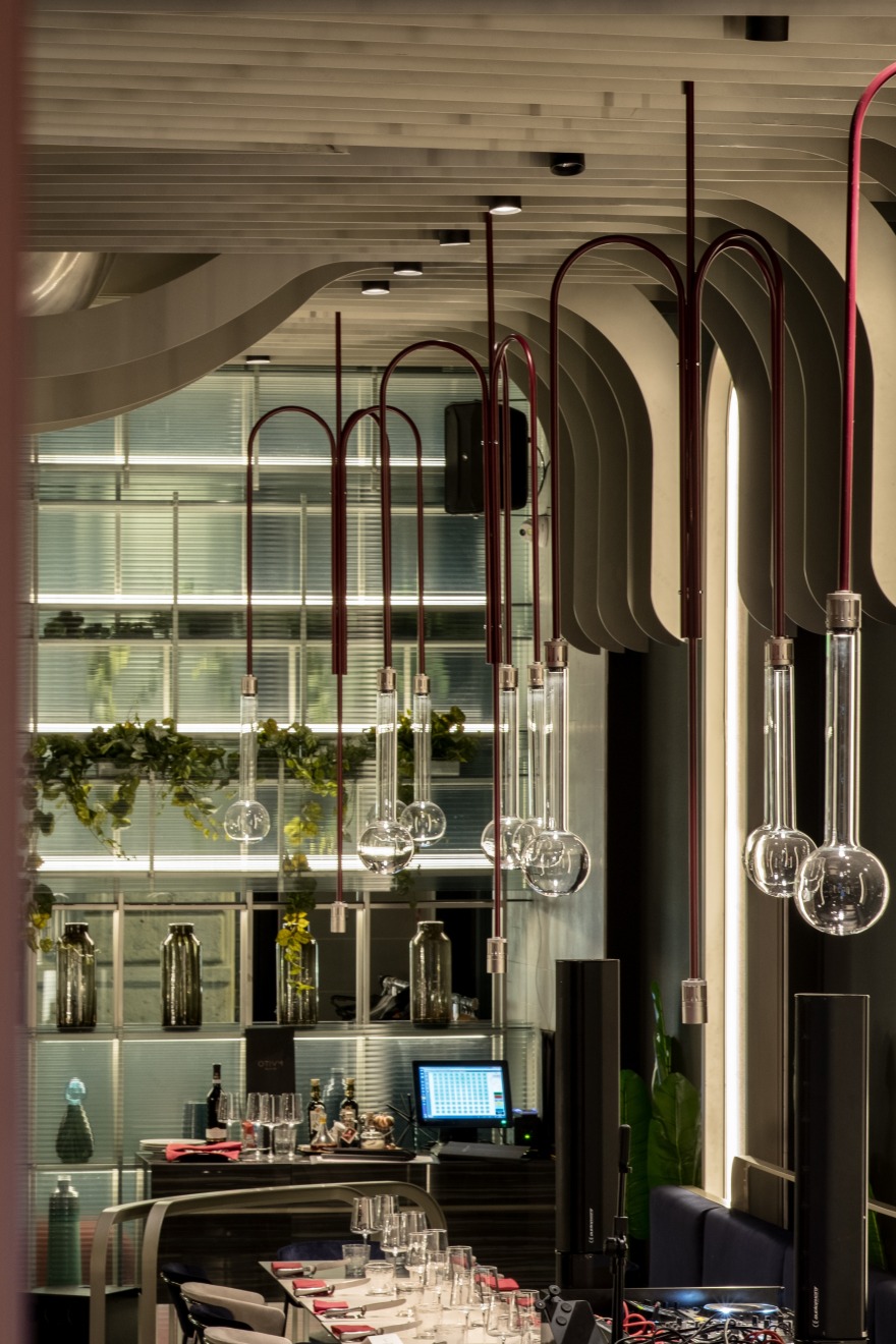 Milan 繁华中心的戏剧性餐厅-43