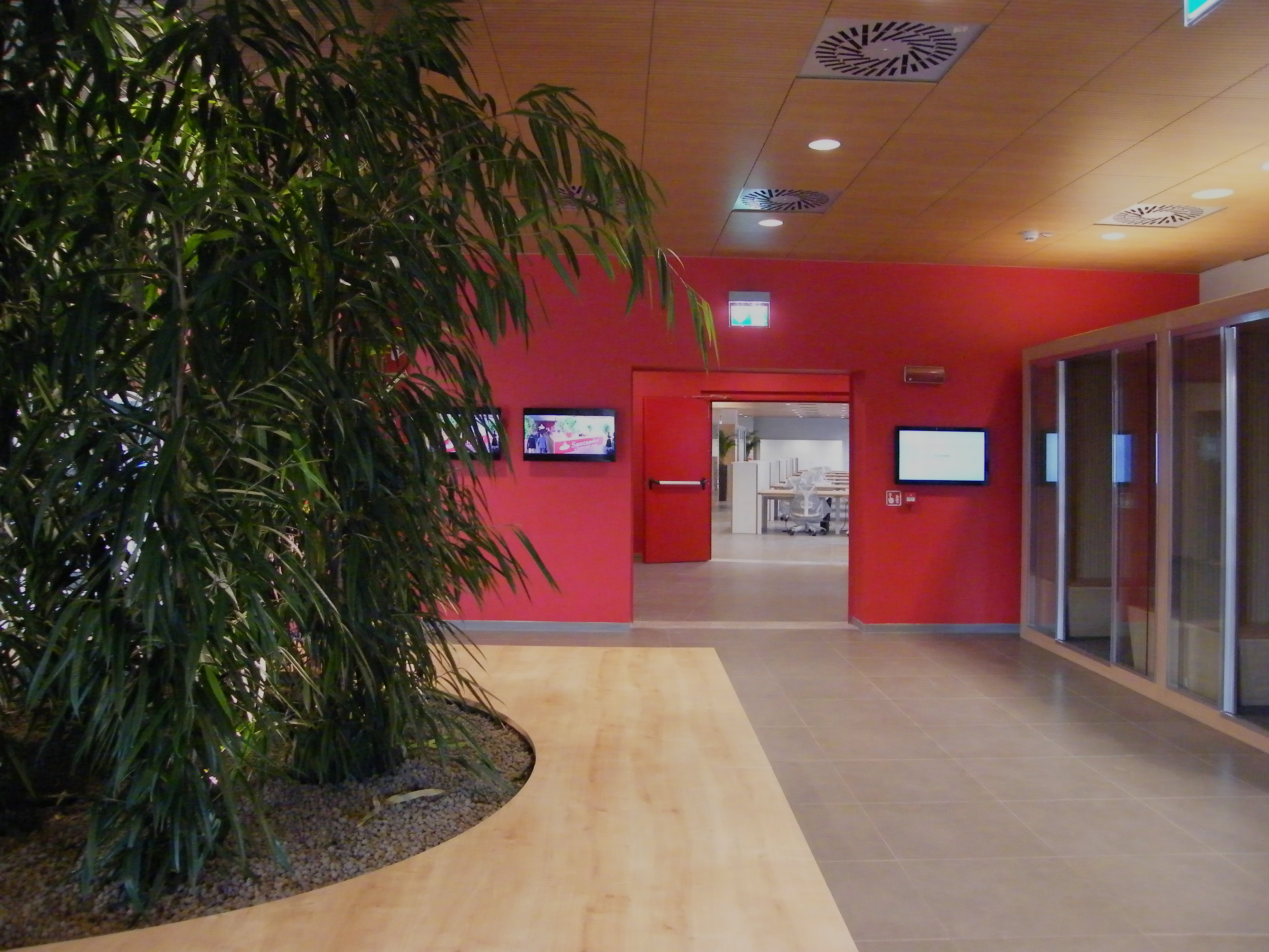 Santander 银行新总部 | 创新办公空间与自然的和谐融合-5