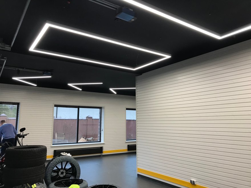 定制汽车美容车库,呈现独特照明设计-5