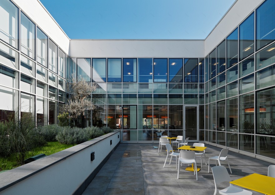 废弃工厂变身为绿色环保的 Arcaplanet 总部-2