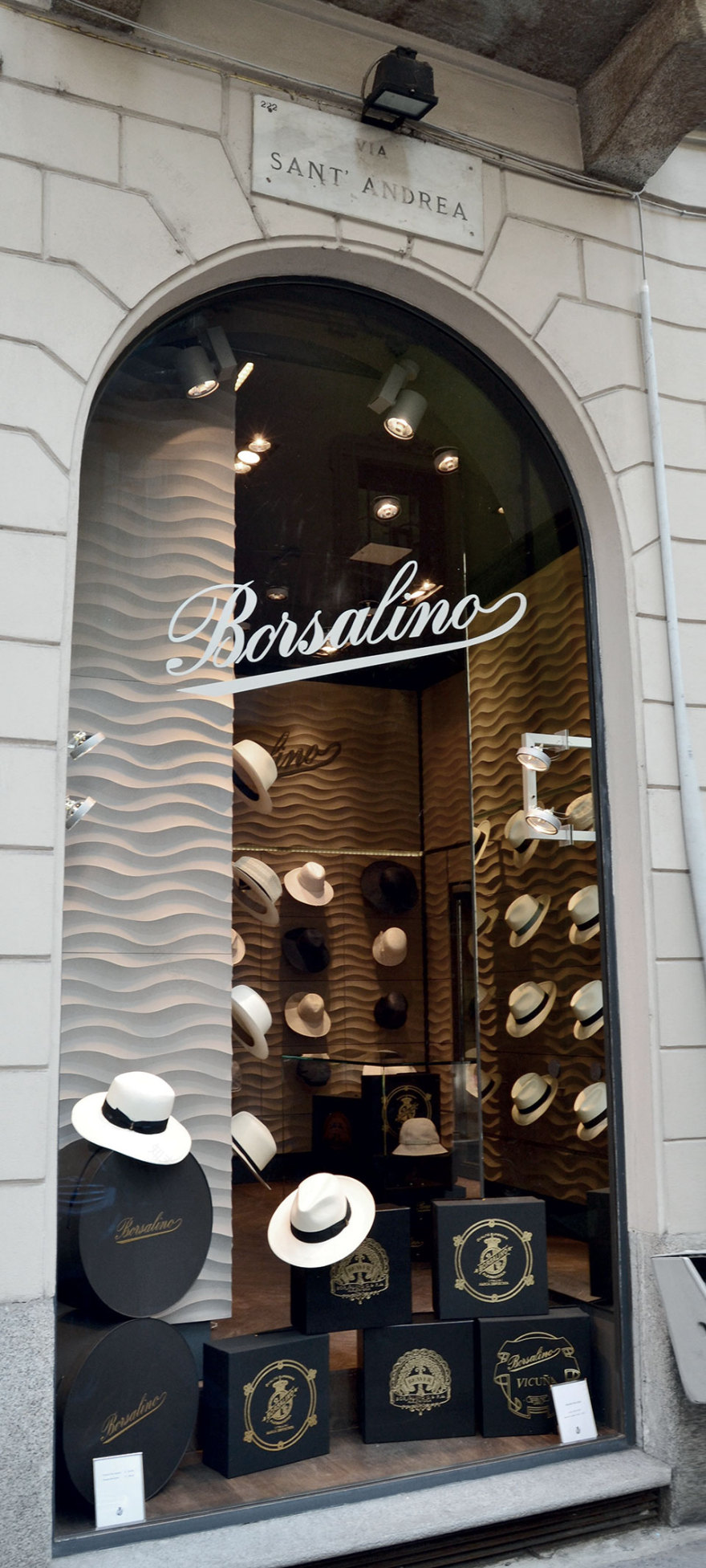意式优雅 | Borsalino 帽子工厂的室内设计解读-3