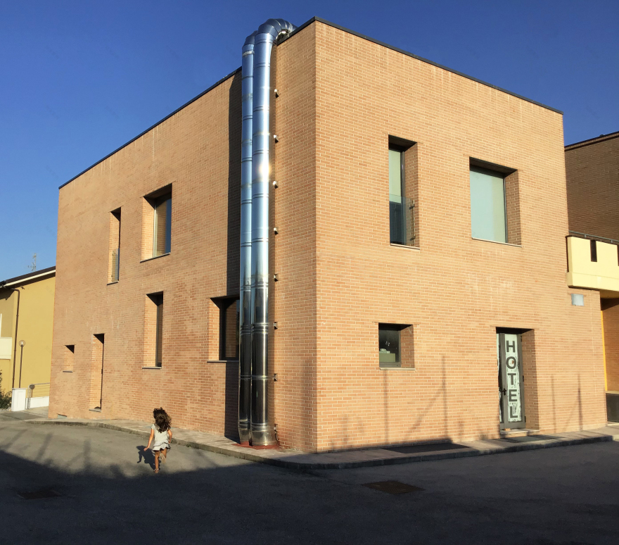 Campobasso 酒店扩建,现代风格融入乡村美景-0