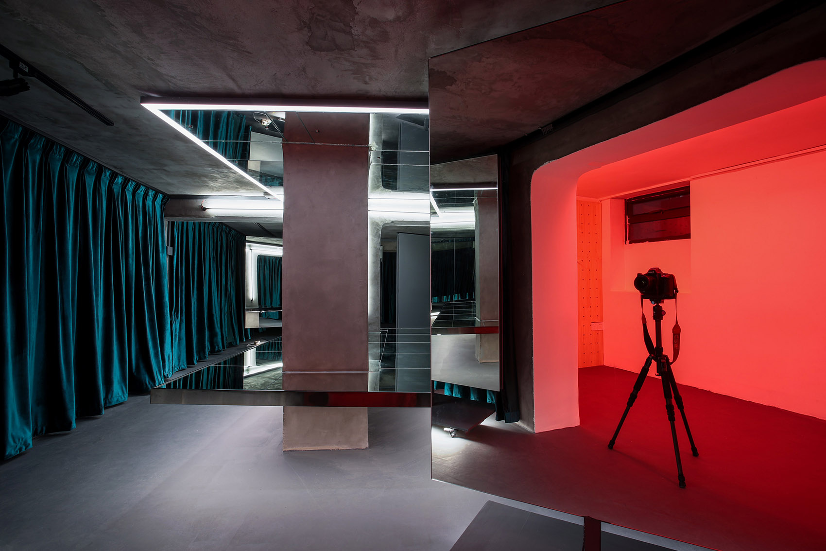 LowLowLand文艺空间，广州/尘封45年的地下室变身无限的镜面迷宫-35