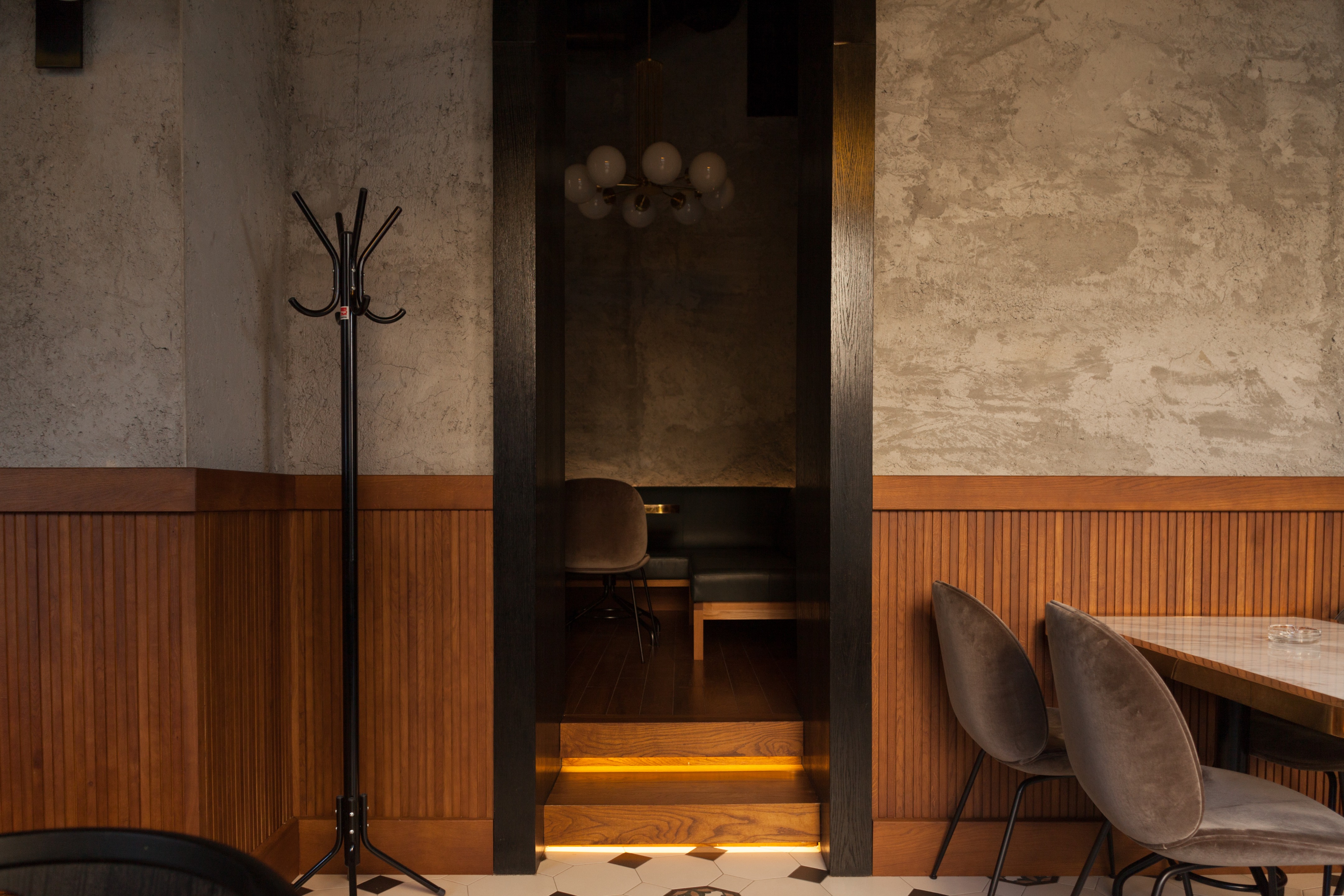 Bistro Mali Pijac · 历史建筑改造的现代西餐厅丨Jovana Rakezic-4