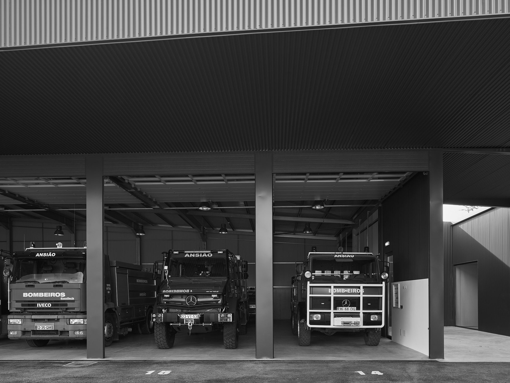 ANSIÃO自治区消防员总部大楼扩建，葡萄牙/波纹板包裹的空间-99