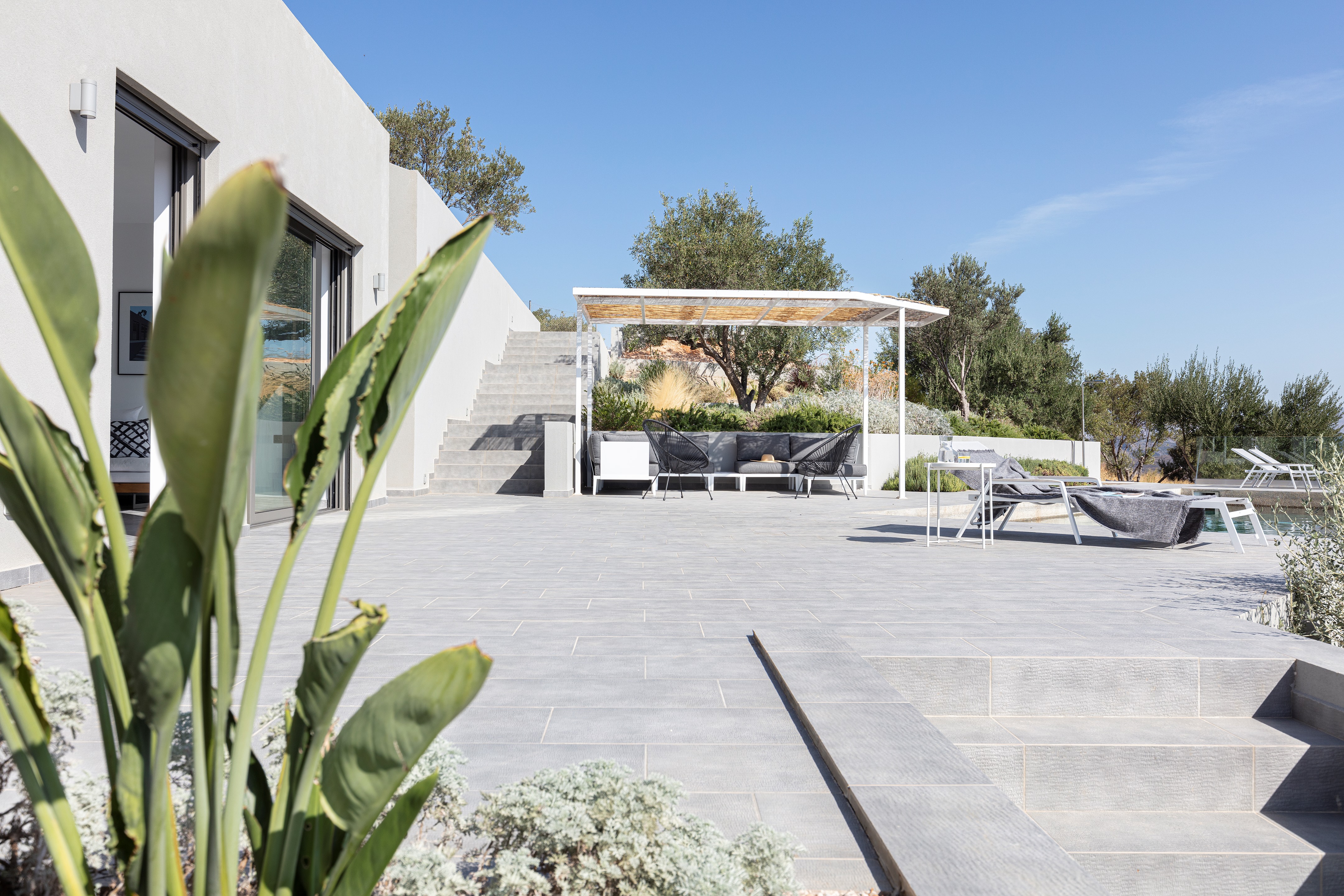 斜坡上的三栋别墅-6