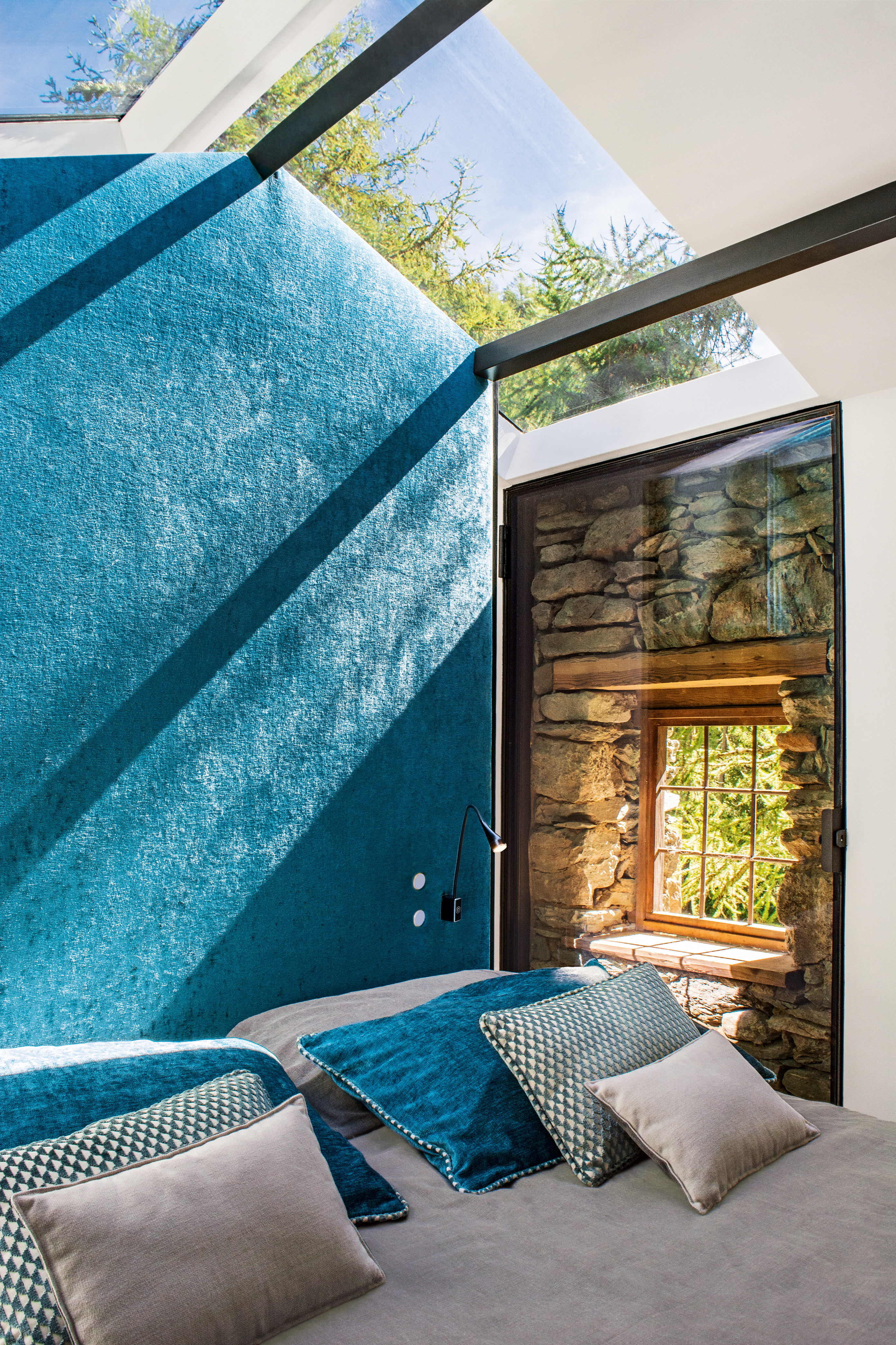 森林中的石头小屋-5