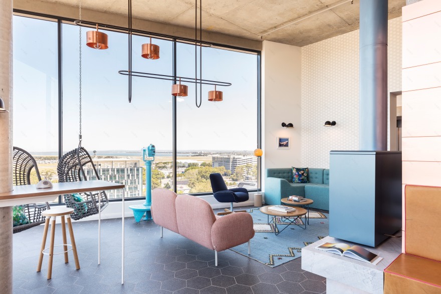 悉尼机场“Felix 酒店” | 澳大利亚版“中世纪现代”风格的设计-19