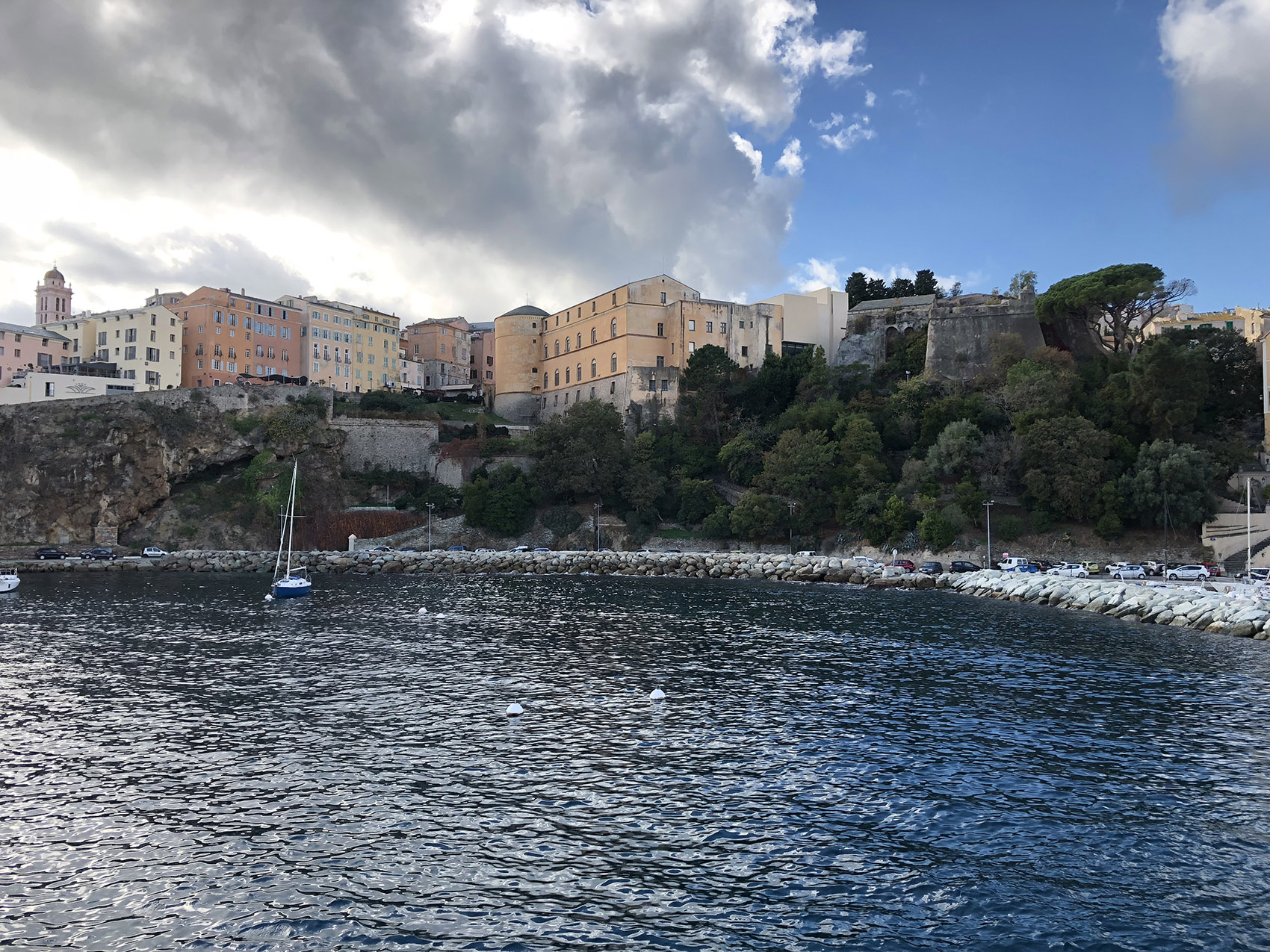 Bastia城堡与港口间的景观空间，法国/充满绿意的舒适连接-69