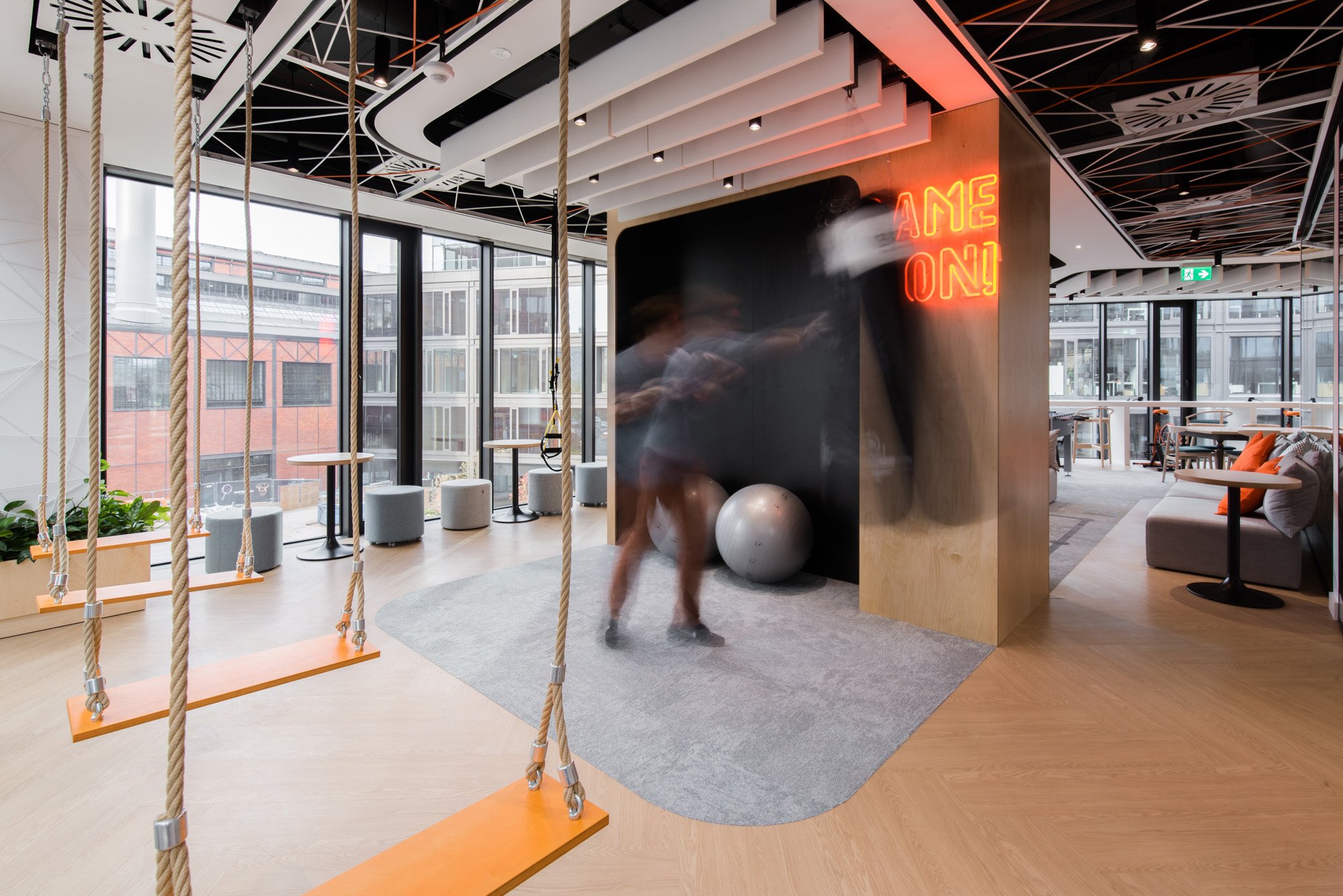 波兰 ING Tech 新办公室，现代与传统的美妙融合-11