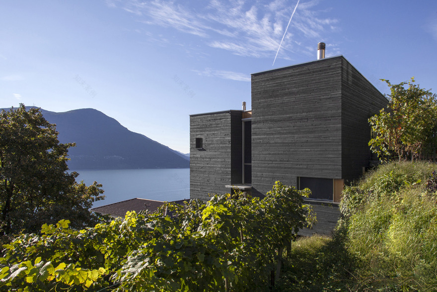 瑞士自然别墅,木质内外营造独特氛围-0