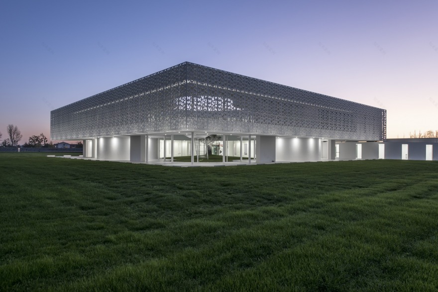 意式蝶舞·Omnicos 化妆品总部办公建筑-30