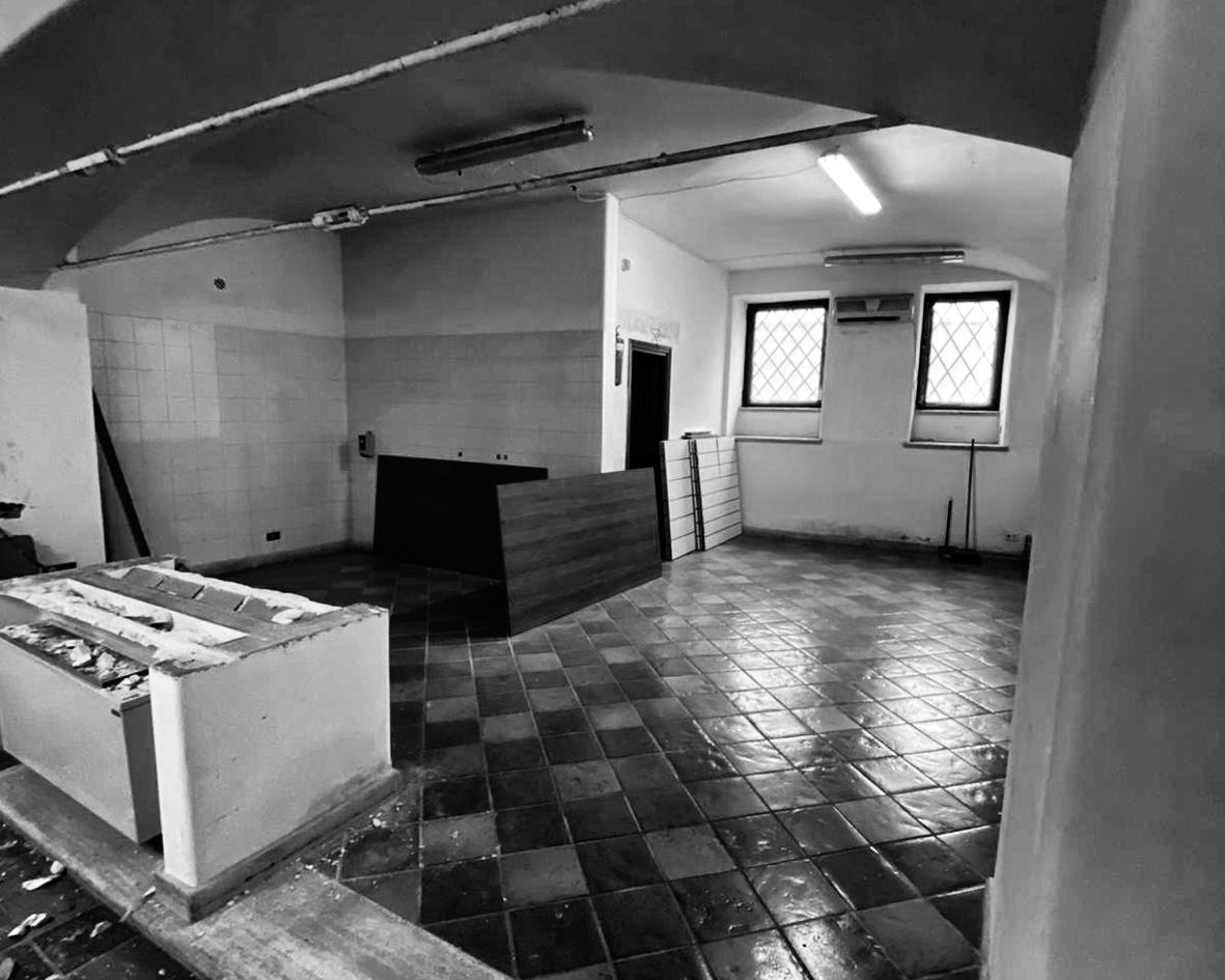 意式风情木质啤酒屋,分层设计展现多元空间-2