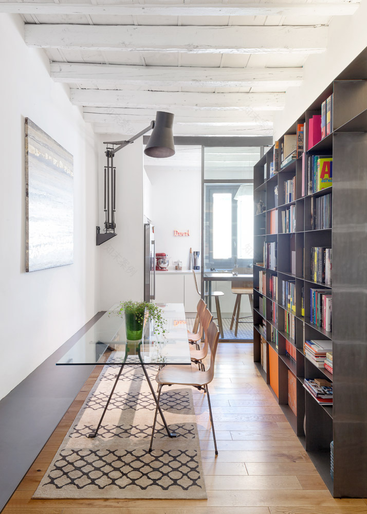 旧米兰公寓的现代翻新-5