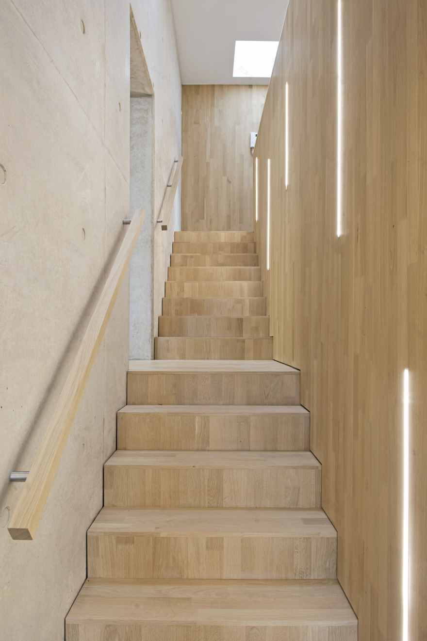 卢森堡大型被动式木质混凝土别墅-9