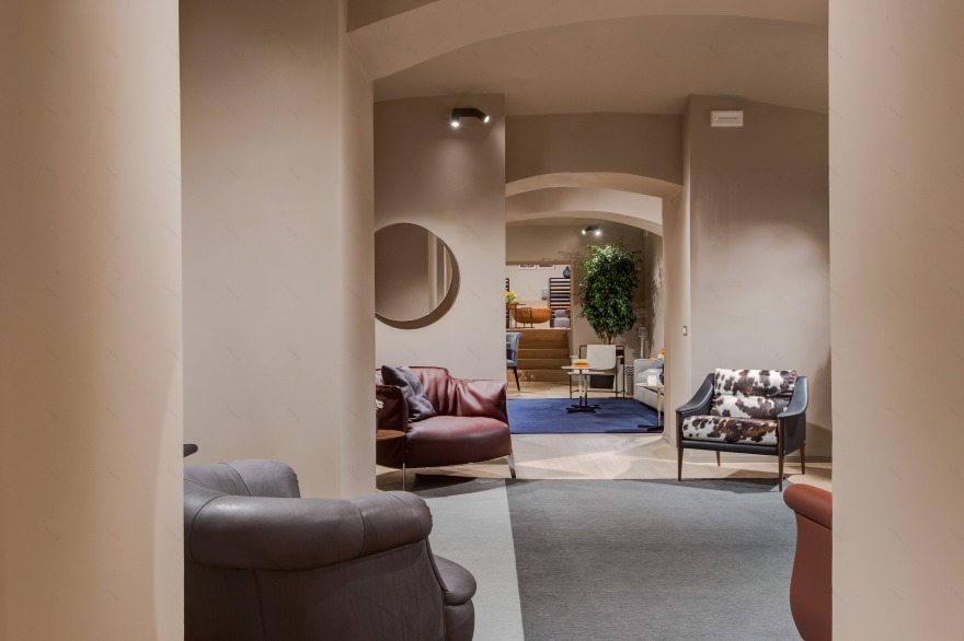 波尔特罗纳·弗劳展厅-44