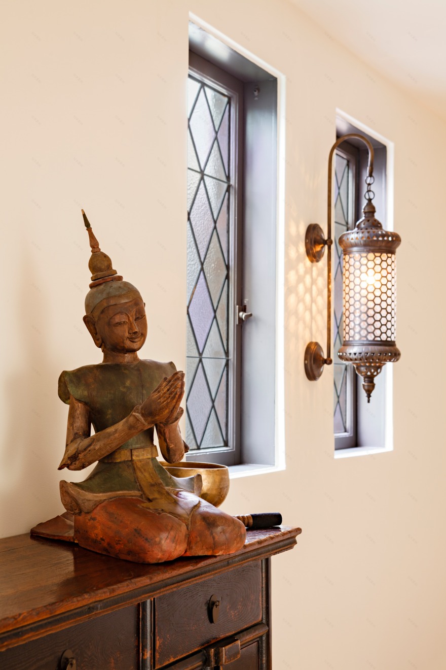 历史建筑中的宁静瑜伽空间-4