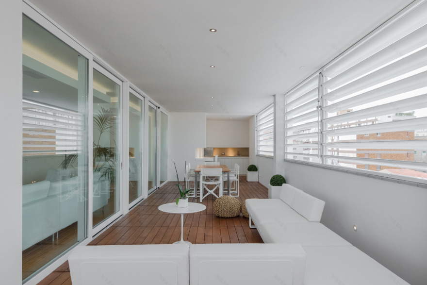 现代顶层公寓,打造无缝室内外空间-11