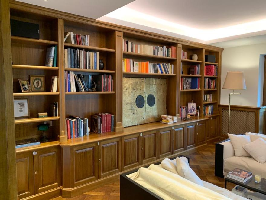 融合书架的客厅设计-0