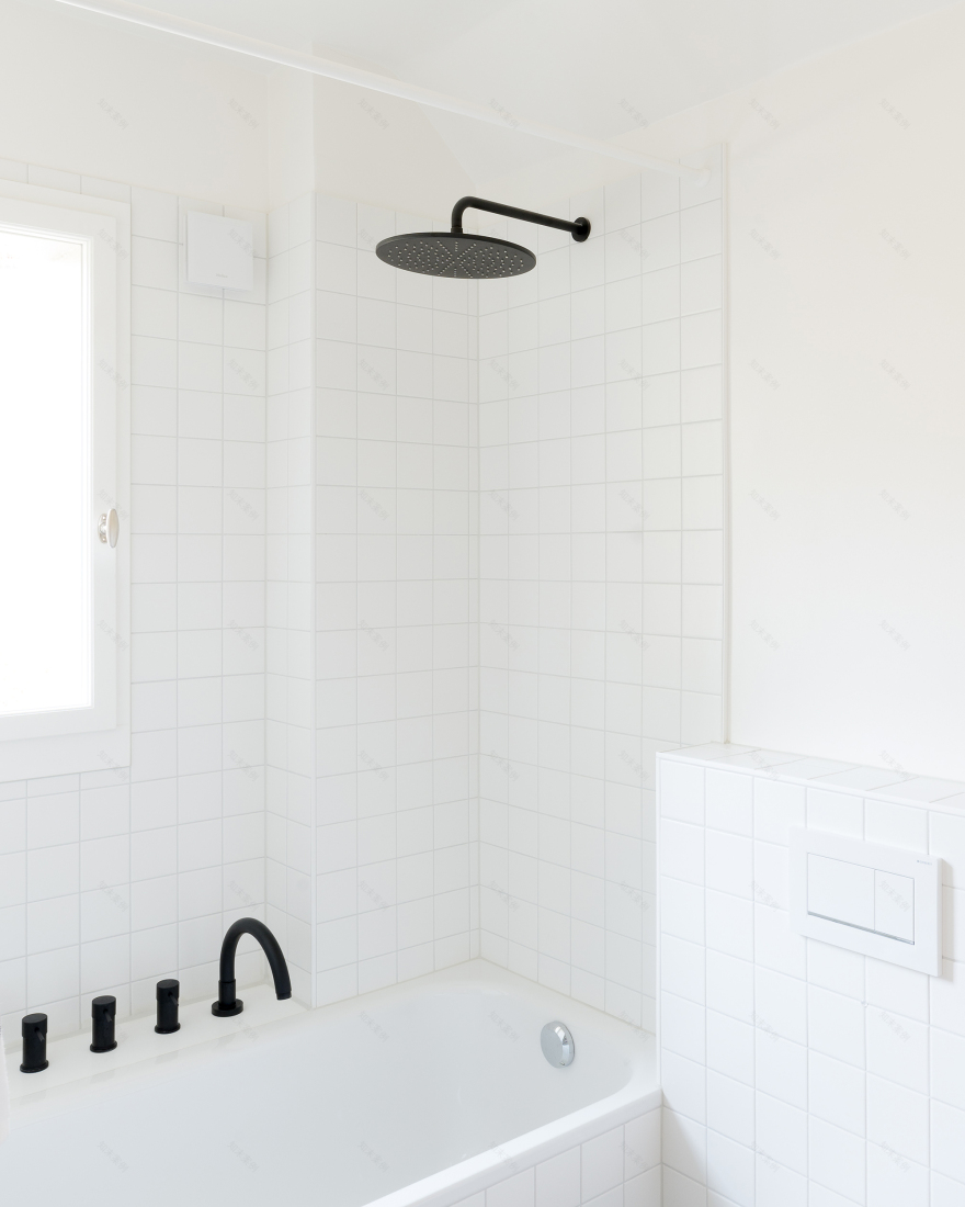 Bureau Brisson Architectes 打造独特别墅,领略湖畔美景-14