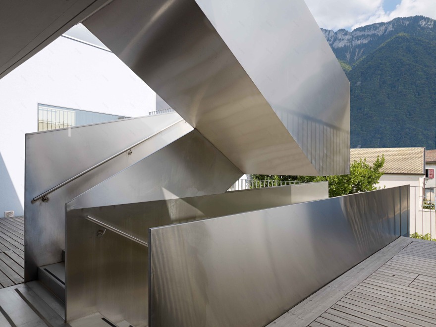 日内瓦湖畔的多功能建筑公寓与餐厅设计-2