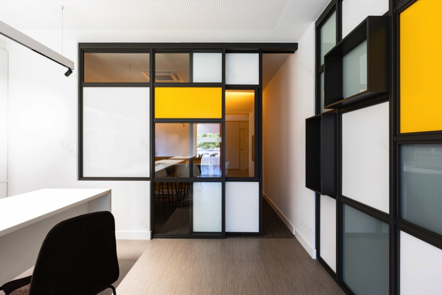 "优化空间利用,展现照明产品魅力的办公室设计"-6