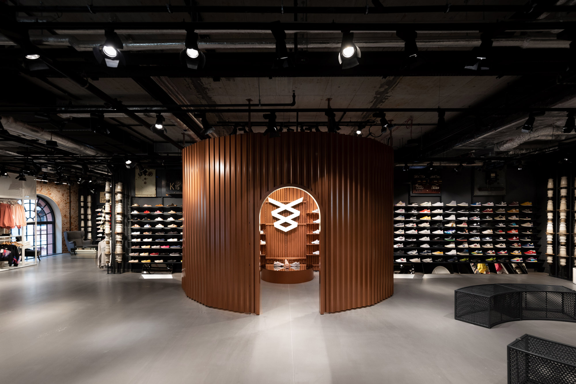 Run Colors EC Powiśle 鞋店设计丨波兰华沙丨mode:lina™ 团队-1