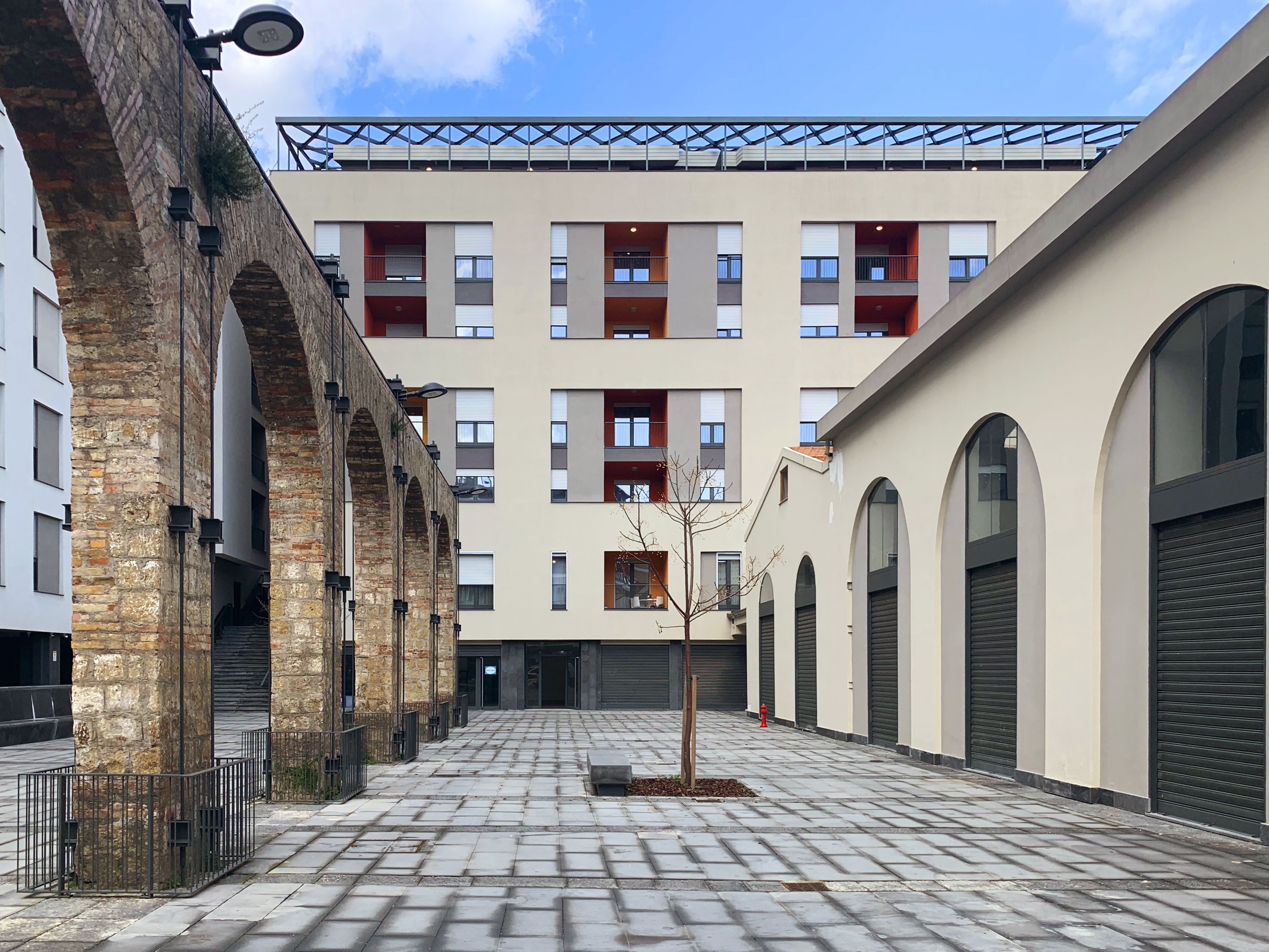 废弃工厂变身为城市公共空间-0