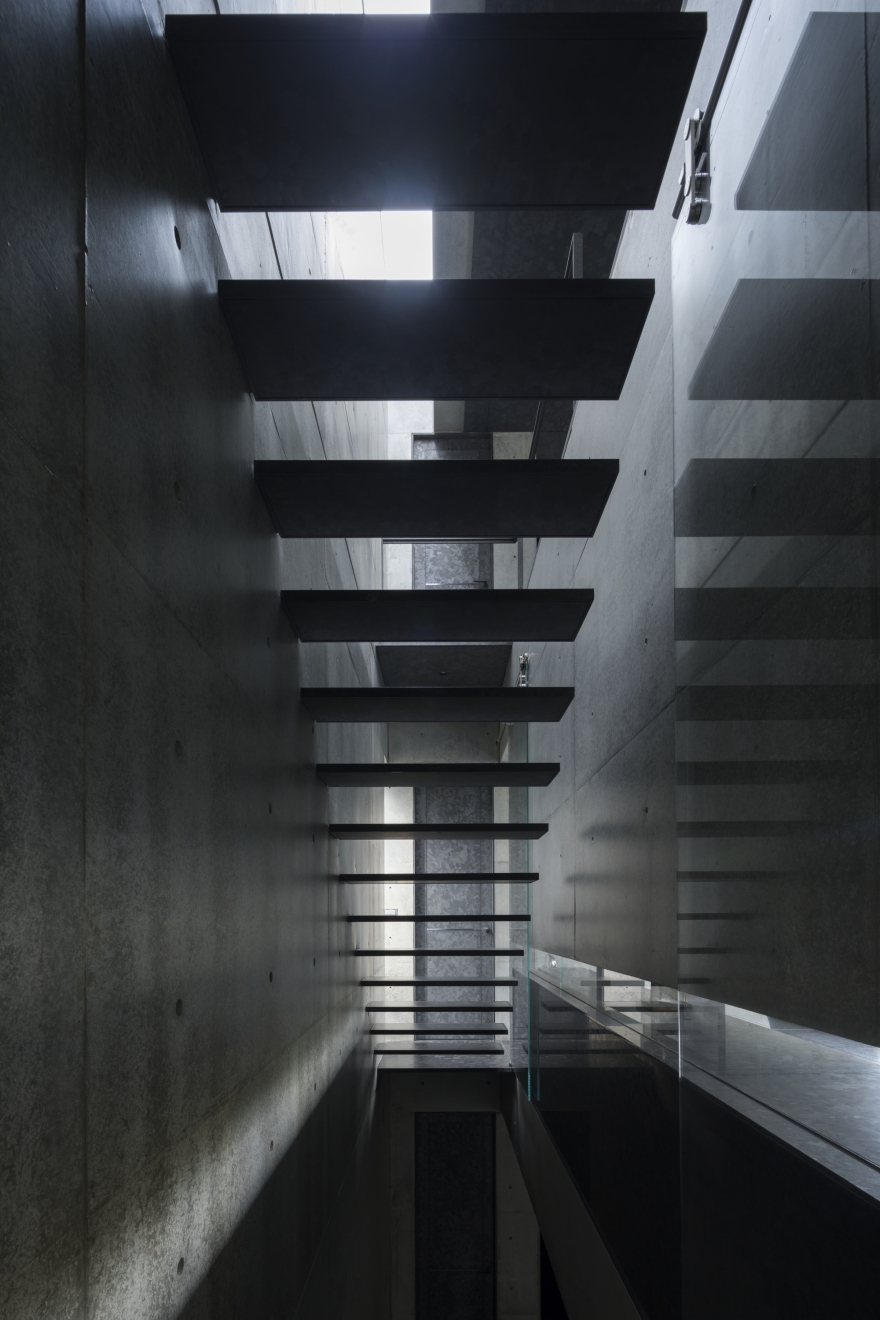 东京 Monolith 别墅 | 天地相连的空间艺术-11