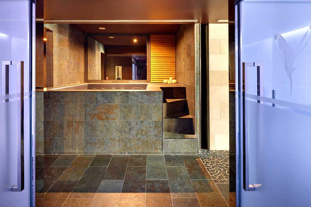 湖畔仙境 | Hotel Le Ali del Frassino 的格拉努拉提锌宝石地板-6