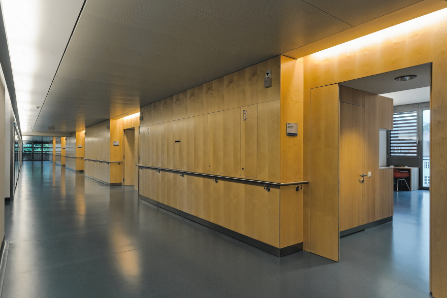 意大利 Bressanone 医院的“十”字形改造-3