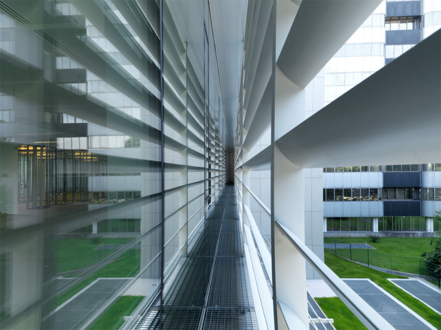 ING Direct 总部大楼现代翻新-5