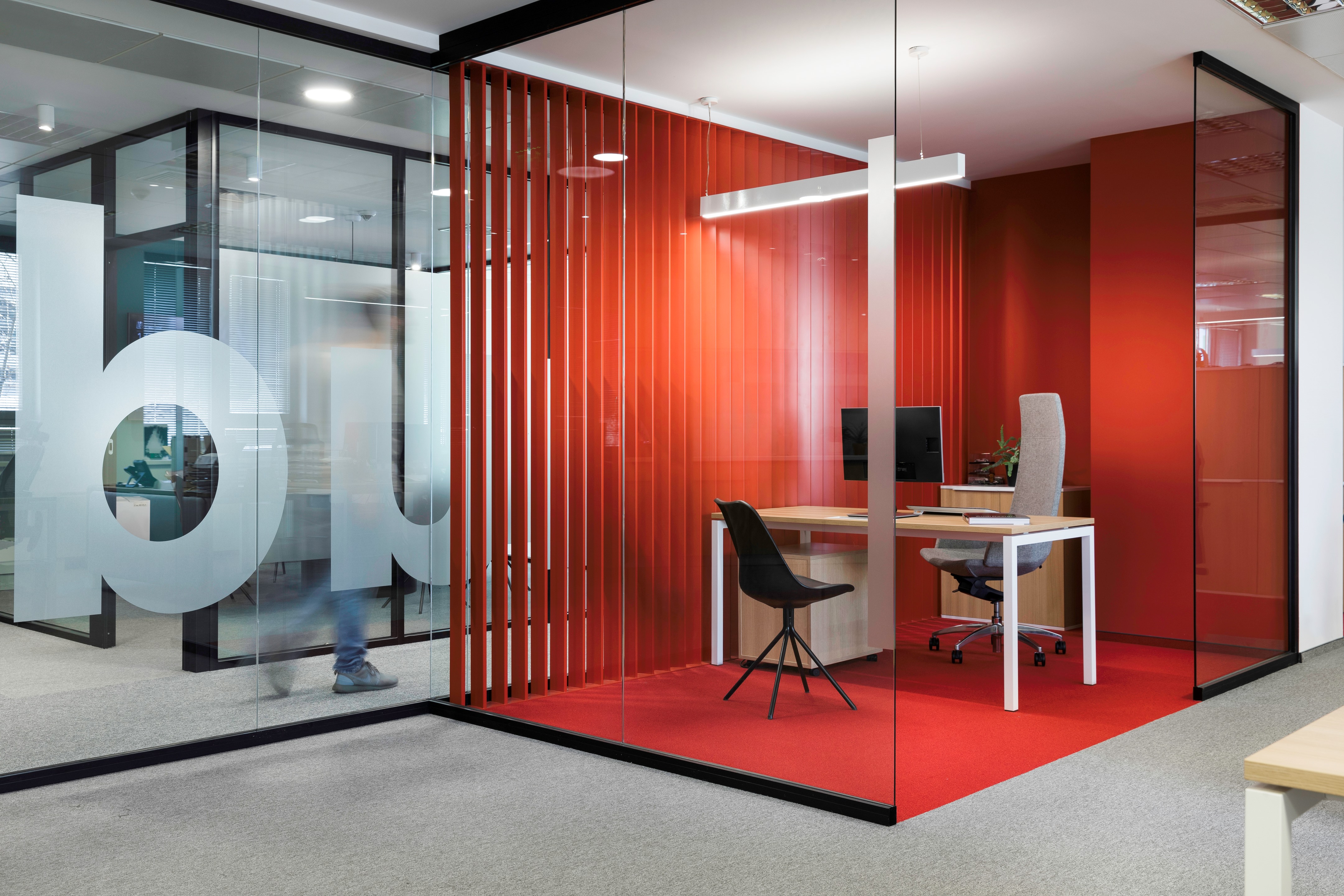 保时捷 Bulgaria 办公室 - 透明环保的现代工作环境-5