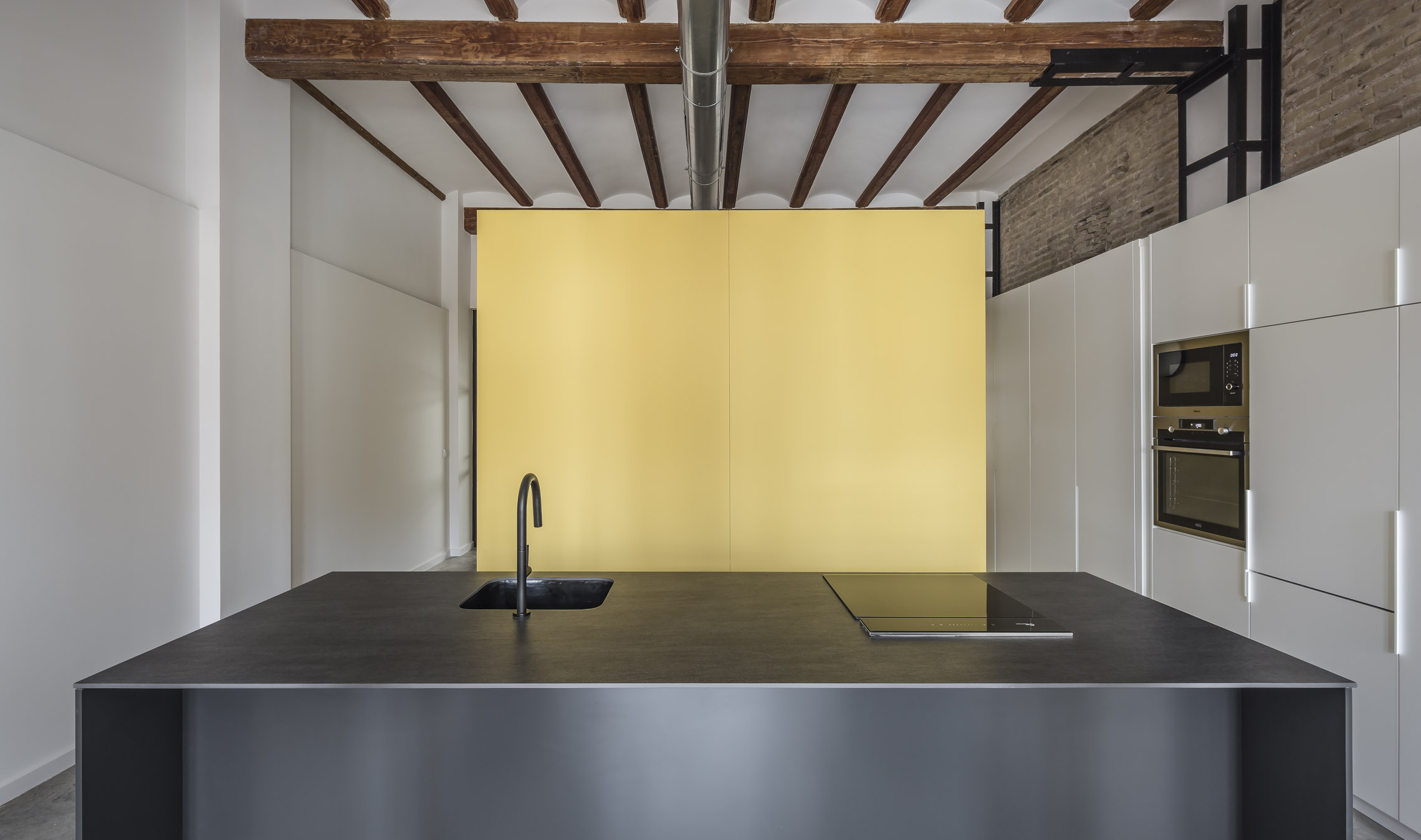 瓦伦西亚海滩公寓的翻新设计-6